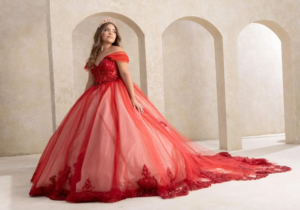 Quinceañera makeup in Medellín – by Valentina Zuluaga, makeup artist in Medellín (2)